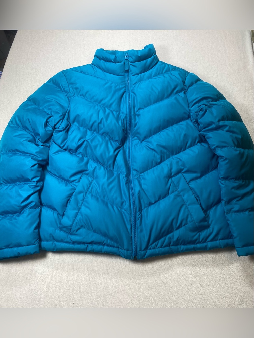 Lands' End Women’s Bright Turquoise Puffer Jacket size large. See description.